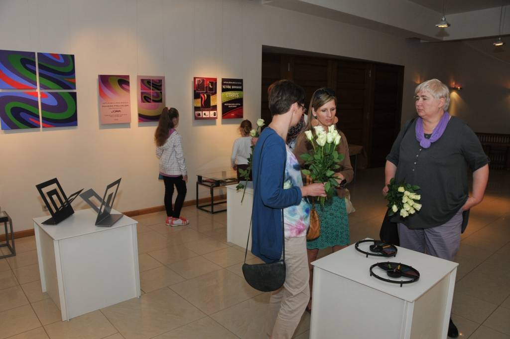 No 3. jūnija līdz 1. jūlijam Liepājas Latviešu biedrības nama Izstāžu galerijā būs apskatāma Liepājas Bērnu mākslas skolas 2013. gada absolventu noslēguma darbu izstāde "STRĪPAINIS".
Autors: ReKurZeme, portāls