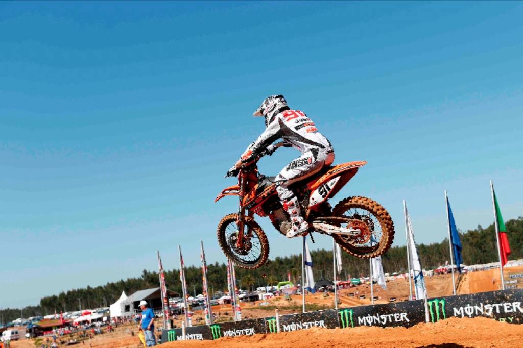 Autors: Ray Archer, www.steveturnerracing.com