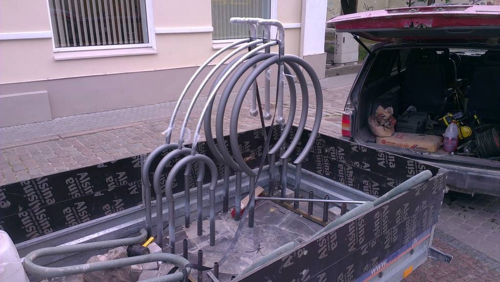 Īpaša dizaina velonovietņu uzstādīšana Zivju ielā.
Autors: Aigars Štāls
