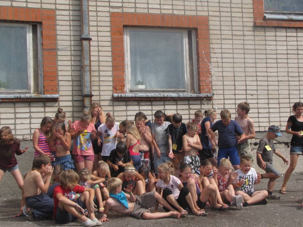 Autors: No biedrības 