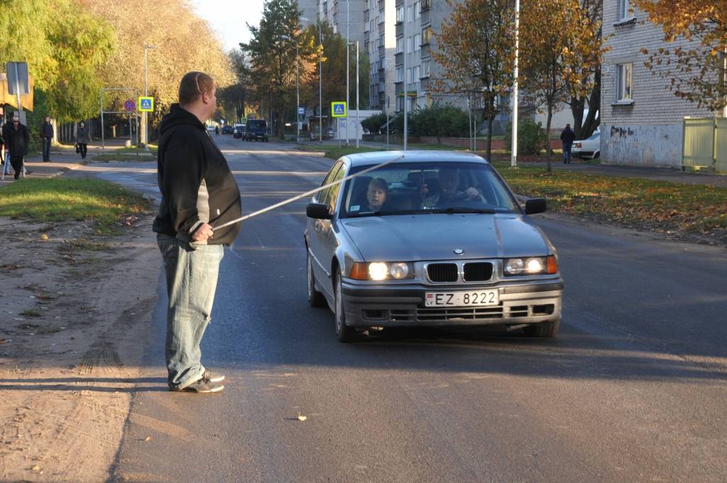 Raimonds Anzenovs akcijā piedalījās pirmo reizi, bet bija autovadītāji, kas nepamanīja ne viņu, ne pacelto balto spieķi.