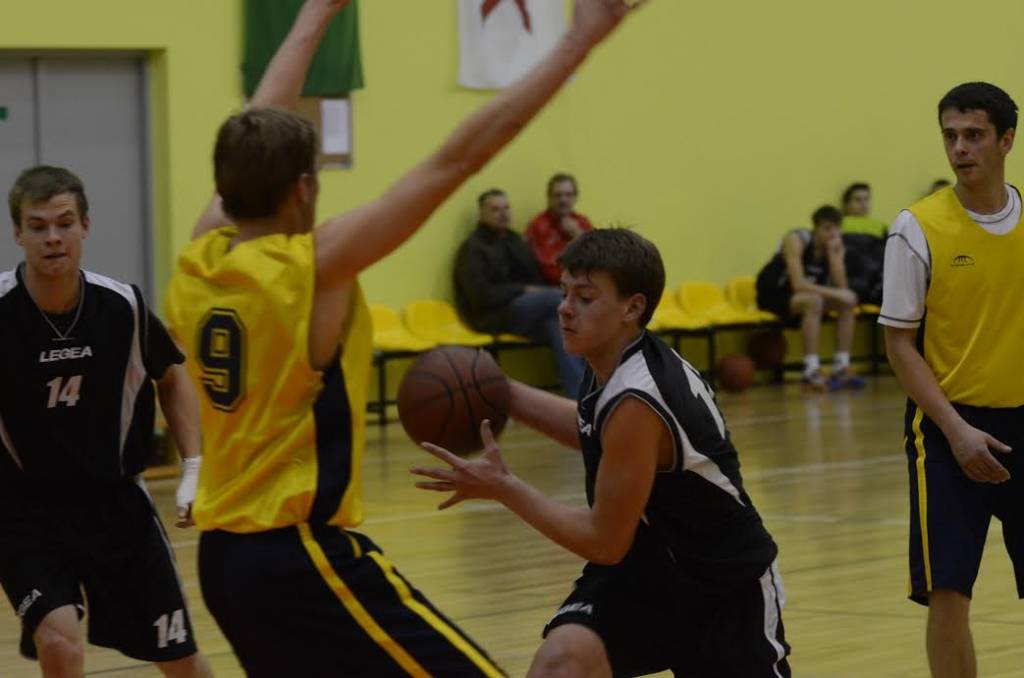 Bilde no Aizputes un Aizputes vidusskolas cīņas pagājušā gada čempionātā.
Autors: Uldis Dobelis