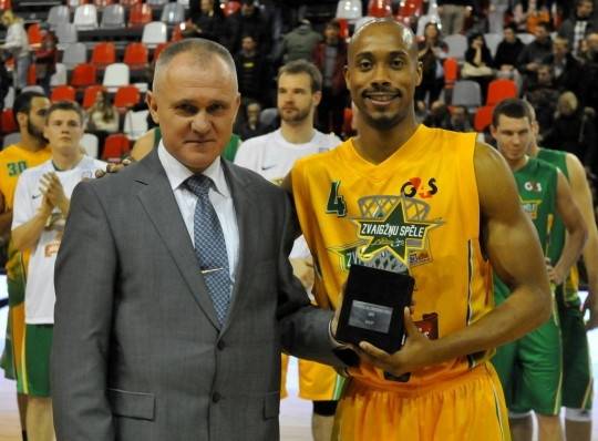 Pīdžejs Hils un LBS prezidents Valdis Voins.
Autors: Romualds Vambuts