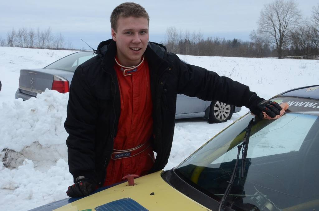 Vecpilnieks Sandis Džeriņš no folkreisa pārgājis uz autokrosu.
Autors: Uldis Dobelis
