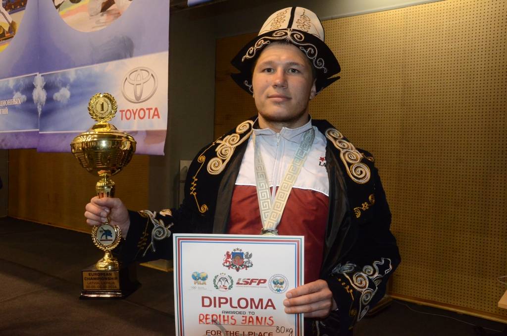 Liepājnieks Jānis Rērihs piektdien Liepājā kļuva par Eiropas čempionu jostu cīņās.
Autors: Uldis Dobelis