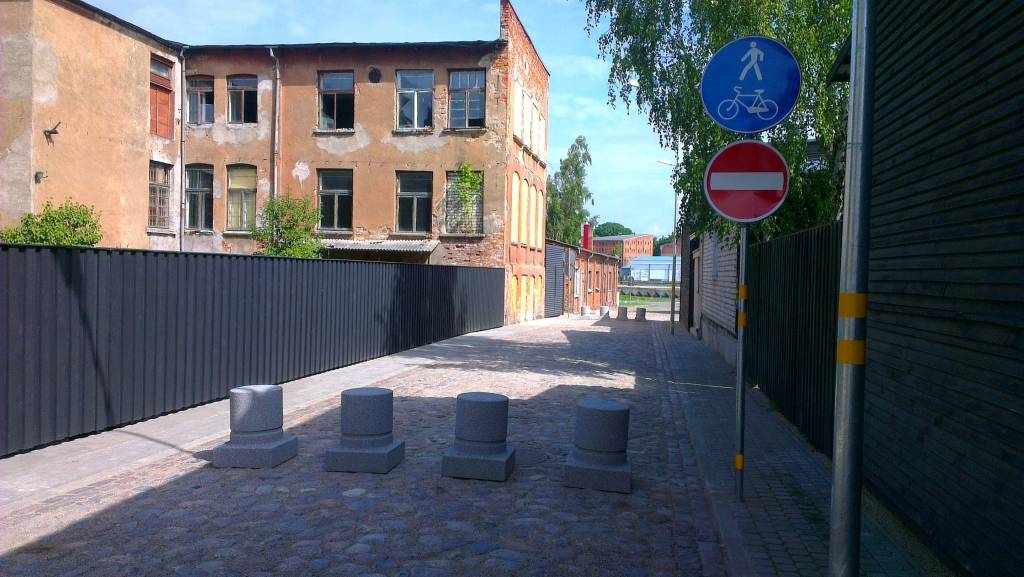 Fr. Brīvzemnieka ielas posms paredzēts tikai gājēju un velobraucēju kustībai.