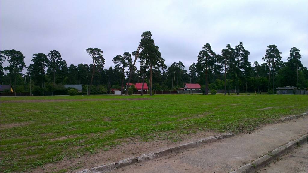 Baltijas ielas 15/17 rekultivētā teritorija uzlabojusi dzīves vidi un ainavu, ko vislabāk droši vien spēj novērtēt karostnieki.
