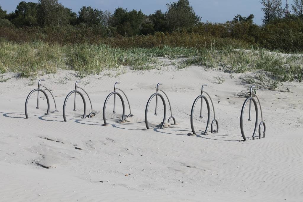 Pie vairākām izejām uz liedagu iepriekšējos gados ir uzstādītas velonovietnes. Taču šis labiekārtojums ir tikai daļa no nepieciešamā un vēlamā.
Autors: Būvvaldes arhīva foto