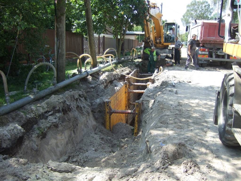 Drenāžas un lietus ūdens savākšanas kolektora posma izbūve trīs metru dziļumā Pļavu ielas posmā norisinājās no šā gada jūlija līdz septembrim.
Autors: Igora Seņutina foto