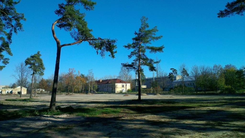 Garnizona kapu paplašinātajā teritorijā ir vietas jauniem apbedījumiem un izbūvēts centrālais ceļš, ap kuru tiks attīstīta tālākā infrastruktūra.
Autors: Aigars Štāls