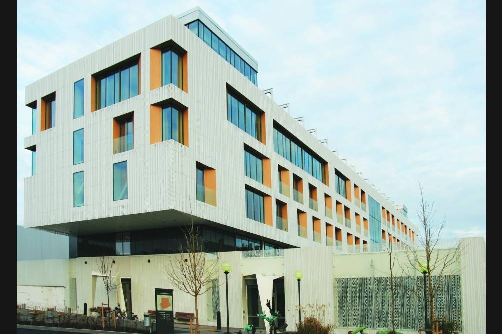 Skandionkliniken slimnīca Upsala, Zviedrija. UPB šajā objektā veica dzelzsbetona un metāla karkasa projektēšanu, ražošanu un montāžu. Šis objekts ir nominēts Zviedrijas «Gada ēka 2015» balvai. Rezultāti tiks paziņoti 2015.gada martā.