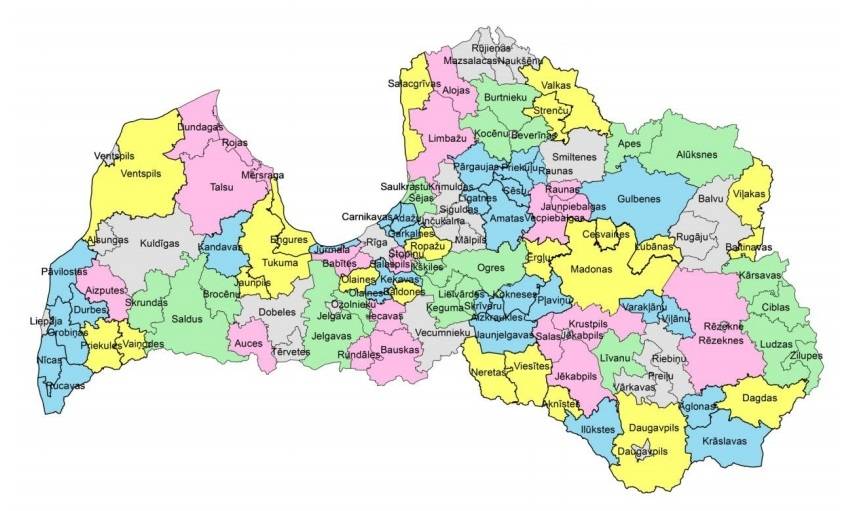 Viens no reformas variantiem Latviju novados sadala šādi. 
