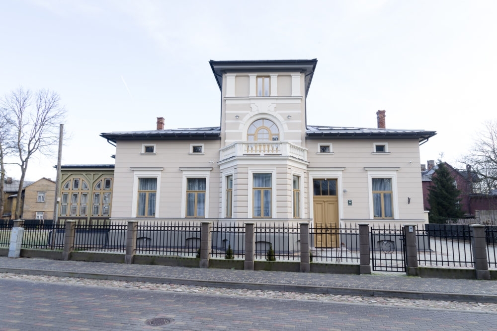 Dzīvojamās mājas rekonstrukcija Hika ielā 9