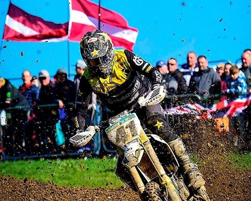 Autors: @maxzanzani