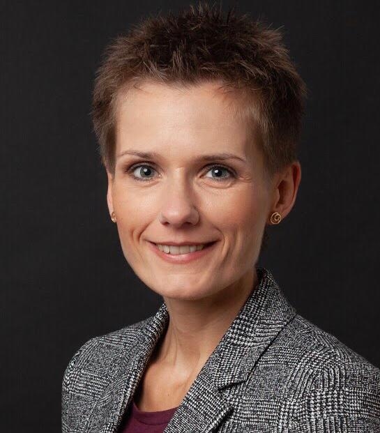 Zanda Martens, Vācijas metalurģijas nozares arodbiedrības IG Metall politiskā sekretāre-juriste
Tiesību zinātņu maģistra grāds Latvijas Universitātē, LL.M. Rūres universitātē Bohumā (Ruhr-Universität Bochum), tiesību zinātņu doktorante

Autors: Publicitātes foto