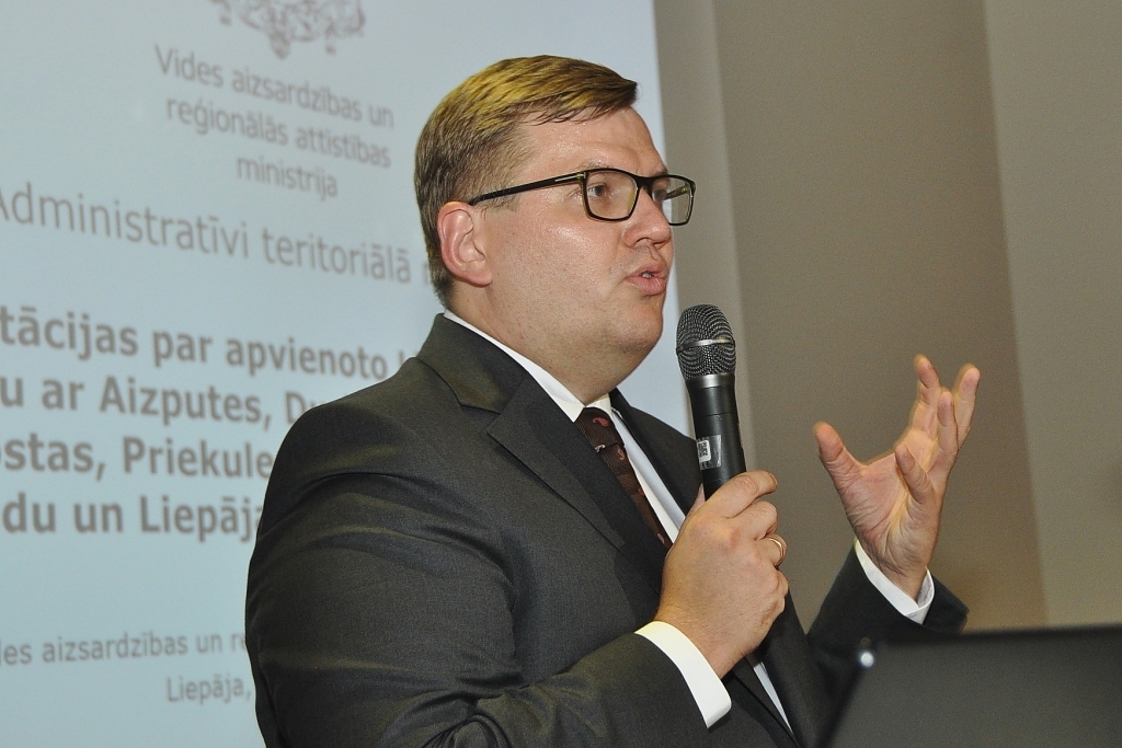 Vides aizsardzības un reģionālās attīstības ministrs Juris Pūce (AP) neprasīs Liepājas mēram Jānim Vilnītim (LRA) paskaidrojumus par dalību dievkalpojumā Covid-19 noteikto ierobežojumu laikā un atstās iespējamo pārkāpumu vērtēšanu Valsts policijas pārziņā.
Autors: Dainis Ģelzis