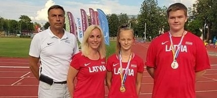 No kreisās puses: Liepājas rajona Sporta skolas direktors Dainis Zombergs, vieglatlētikas trenere Agnese Kļava, vieglatlēte Elizabete Kociņa, vieglatlēts Kārlis Piziks
Autors: Facebook.com