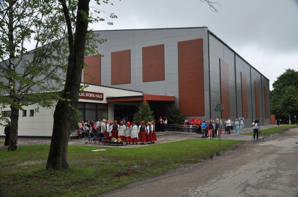 Nīcas novads bija pēdējais, kas tika pie savas sporta halles – nu tā kļuvusi par vienu no galvenajām satikšanās vietām novadā. 

Autors: Dainis Ģelzis