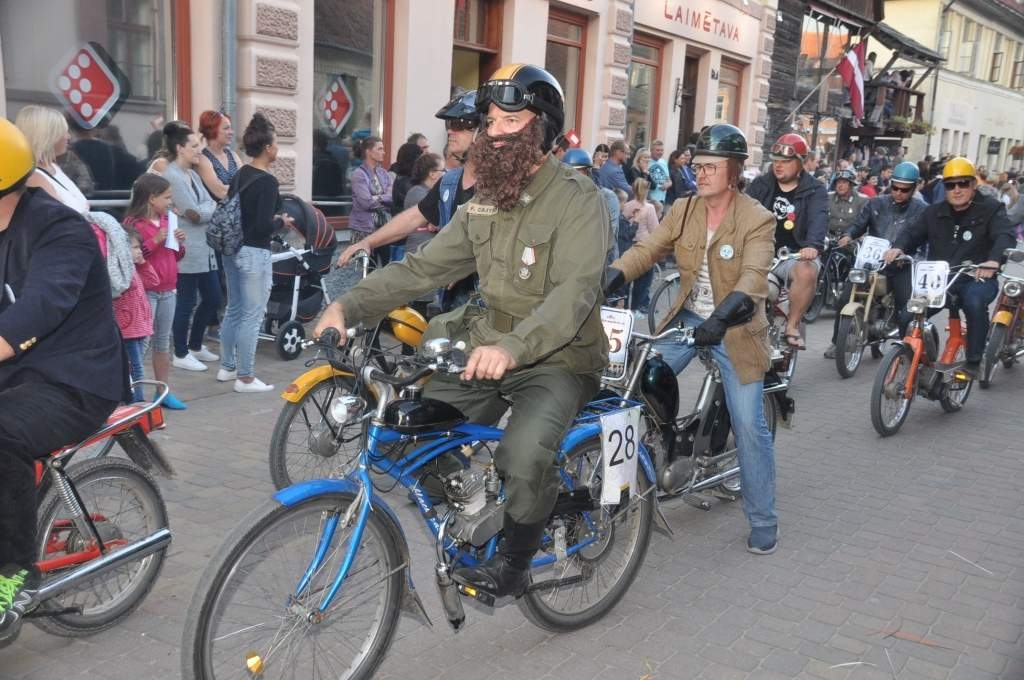 Autors: Dainis Ģelzis