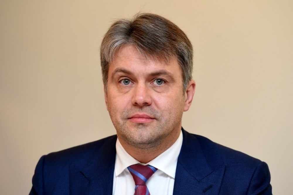 Ja brīvprātīga vakcinācijas politika nav pietiekama, lai sasniegtu un saglabātu pūļa imunitāti, ir pamats ieviest obligātu vakcinācijas politiku, uzskata tiesībsargs Juris Jansons.
Autors: lvportals.lv